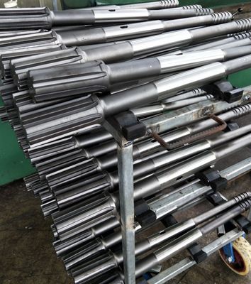 Παρασύροντα ανοίγοντας μέρη τρυπανιών βράχου, που εξορύσσουν τον προσαρμοστή κνημών εργαλείων εγκαταστάσεων γεώτρησης διατρήσεων