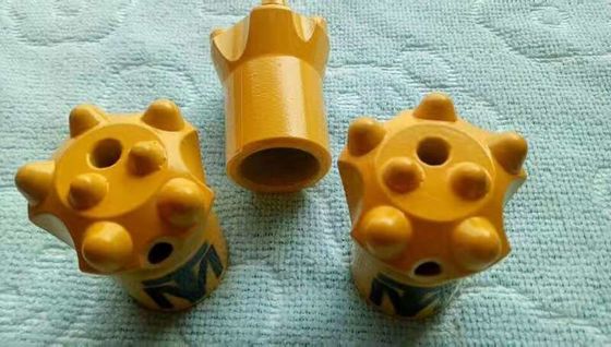 Μικρό κομμάτι τρυπανιών κουμπιών τρυπών τρυπώντας με τρυπάνι διάμετρος 38mm 11 βαθμού με την κοντή φούστα