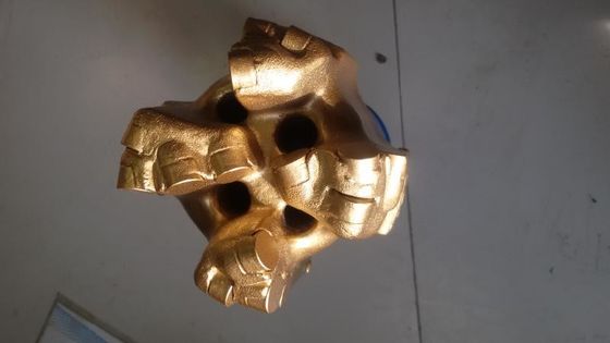 Εργαλεία διατρήσεων βράχου κομματιών τρυπανιών PDC για τον κώδικα G4456 HY/M422 IADC με το διαμέτρημα του ομαλού σχεδίου