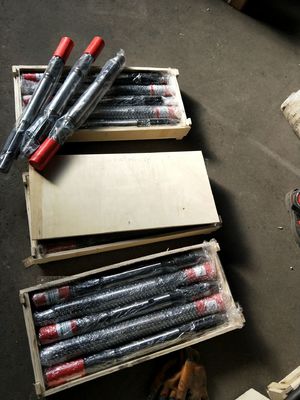 Μαύρος προσαρμοστής κνημών τρυπανιών R32 R38 για το τρυπάνι βράχου  HL400 HL500