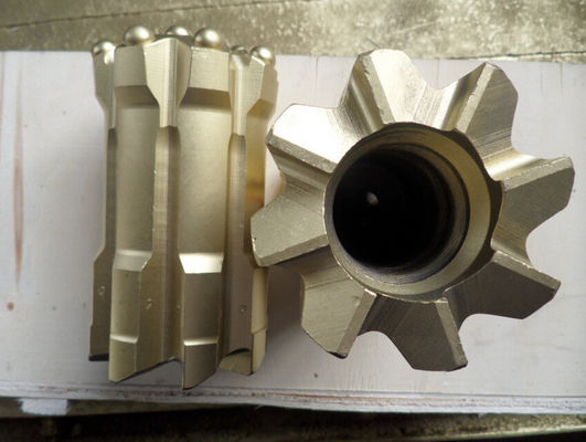 T51 89mm εισελκόμενη τρυπανιών μεταλλεία κουμπιών κομματιών βαρέων καθηκόντων για τη σκληρή ροκ