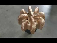 Καρβίδιο PDC Tricone Drill Bit 6 λεπίδες / 6 ακροφύσια Τύπος επεξεργασίας σφυρηλάτησης